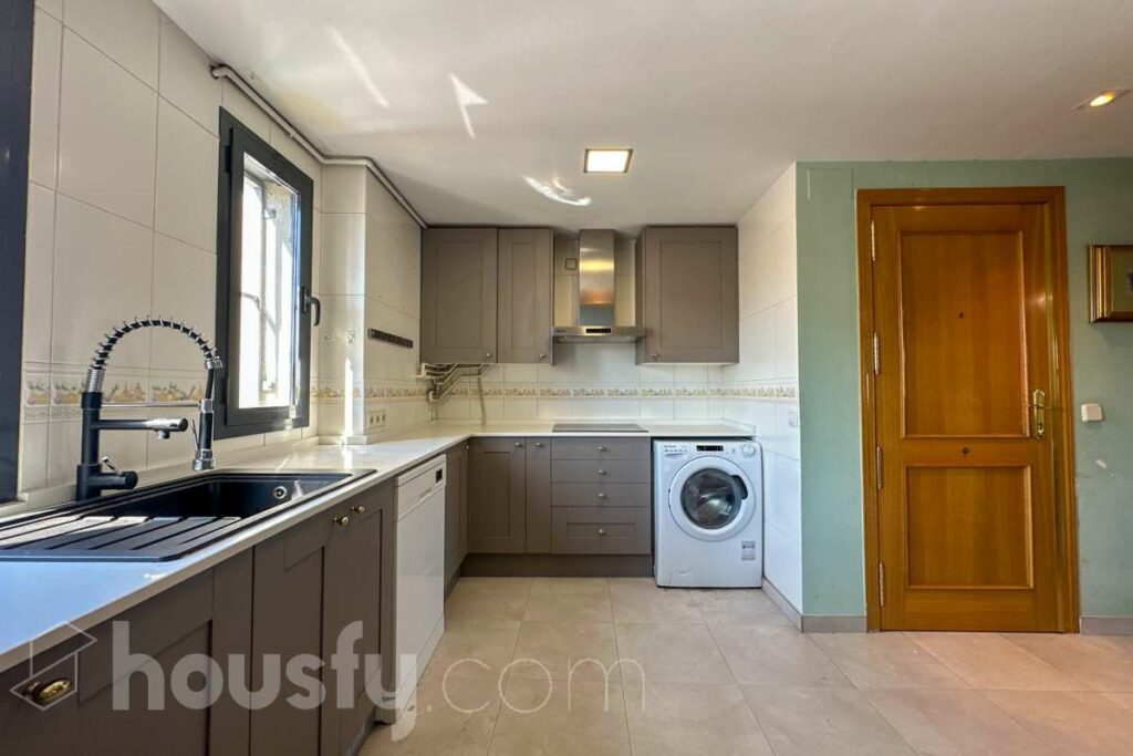 Housfy Piso en venta en Calle Isla de Corcega, Tetuán, Madrid